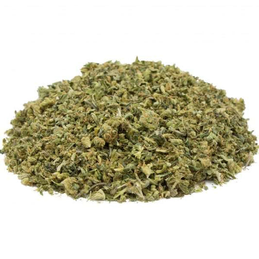 Trim de CBD en forma de pequeños restos de flores y hojas, ideal para disfrutar de los beneficios del cannabidiol.